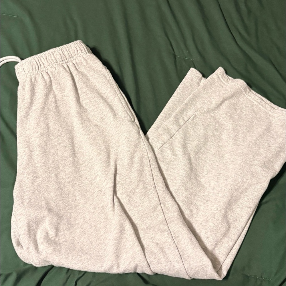 Universal Thread Heather Light Gray Wide Leg Sweatpants
